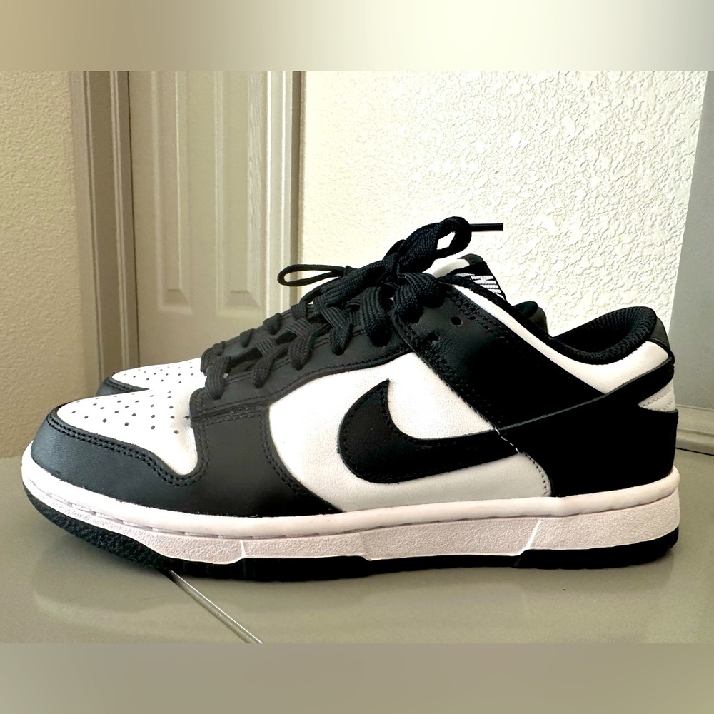Nike Dunk Low - Panda. Like new.